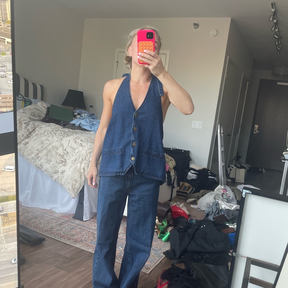 Super cute denim tie back top and jeans!